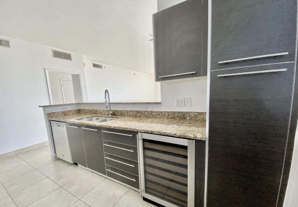 For Rent: $4,500 (2 beds, 2 baths, 1416 Square Feet)