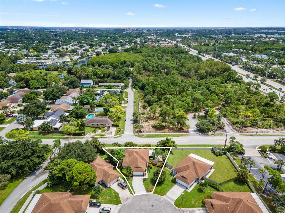 For Sale: $670,000 (3 beds, 2 baths, 1592 Square Feet)