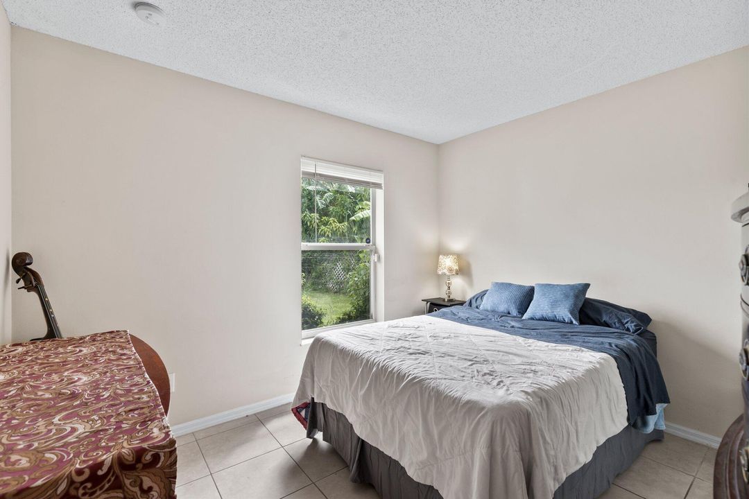 Active With Contract: $345,000 (3 beds, 2 baths, 1396 Square Feet)