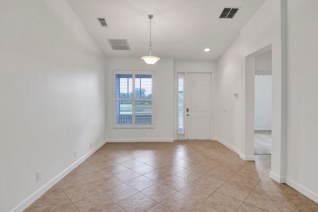 For Rent: $2,200 (2 beds, 2 baths, 1368 Square Feet)