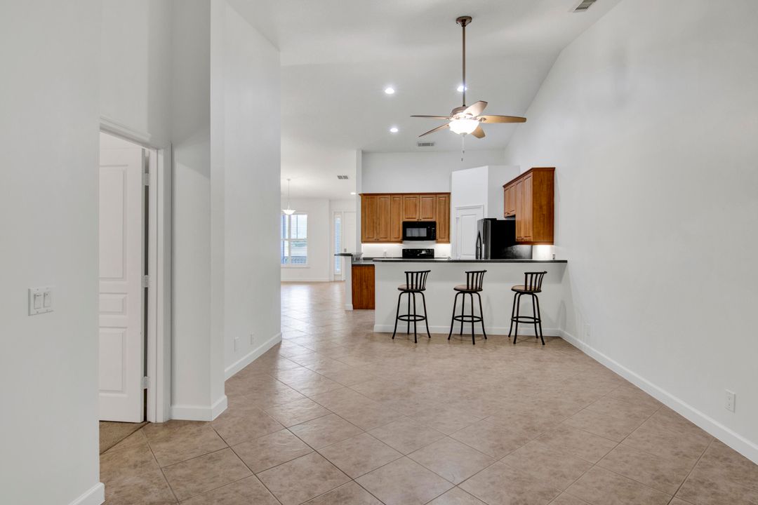 For Rent: $2,200 (2 beds, 2 baths, 1368 Square Feet)