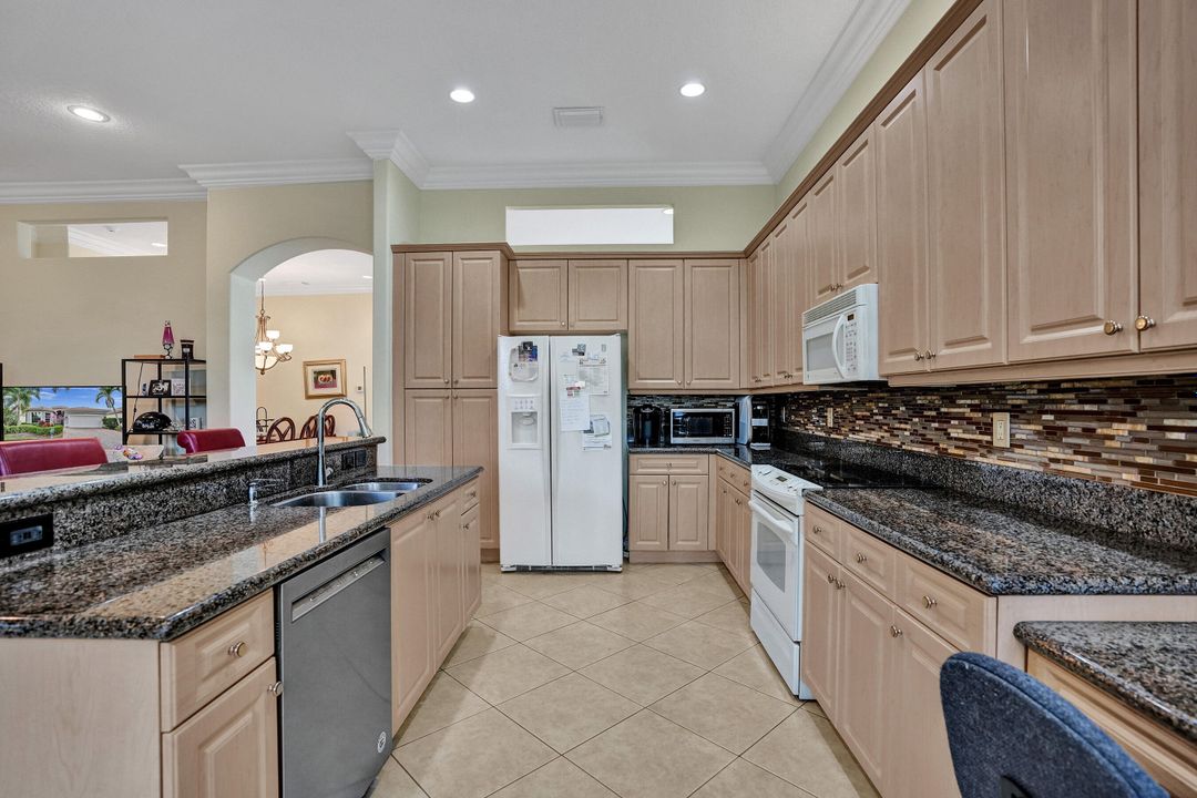 For Sale: $640,000 (4 beds, 2 baths, 2285 Square Feet)