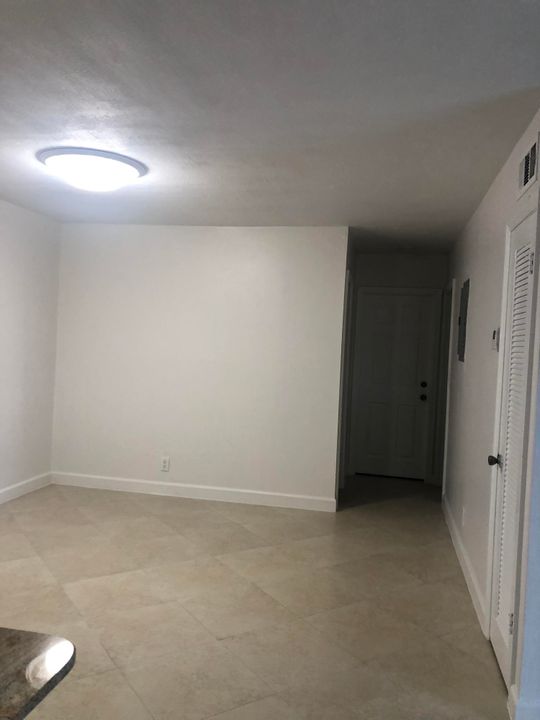 For Rent: $1,650 (1 beds, 1 baths, 750 Square Feet)