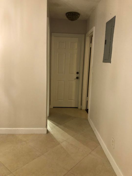 For Rent: $1,650 (1 beds, 1 baths, 750 Square Feet)