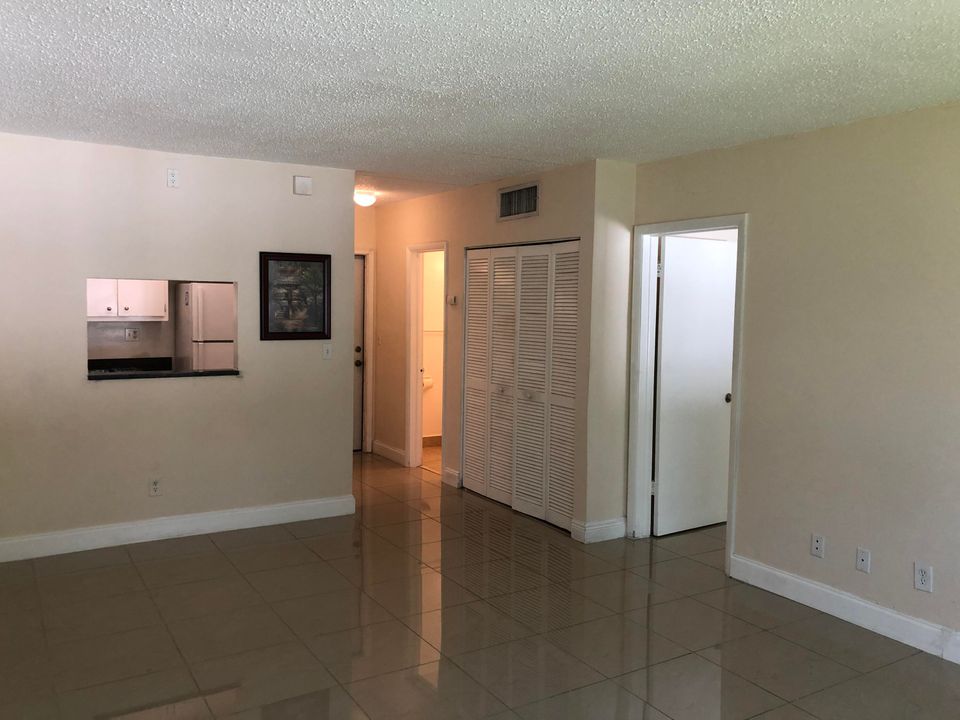 For Rent: $1,675 (1 beds, 1 baths, 700 Square Feet)