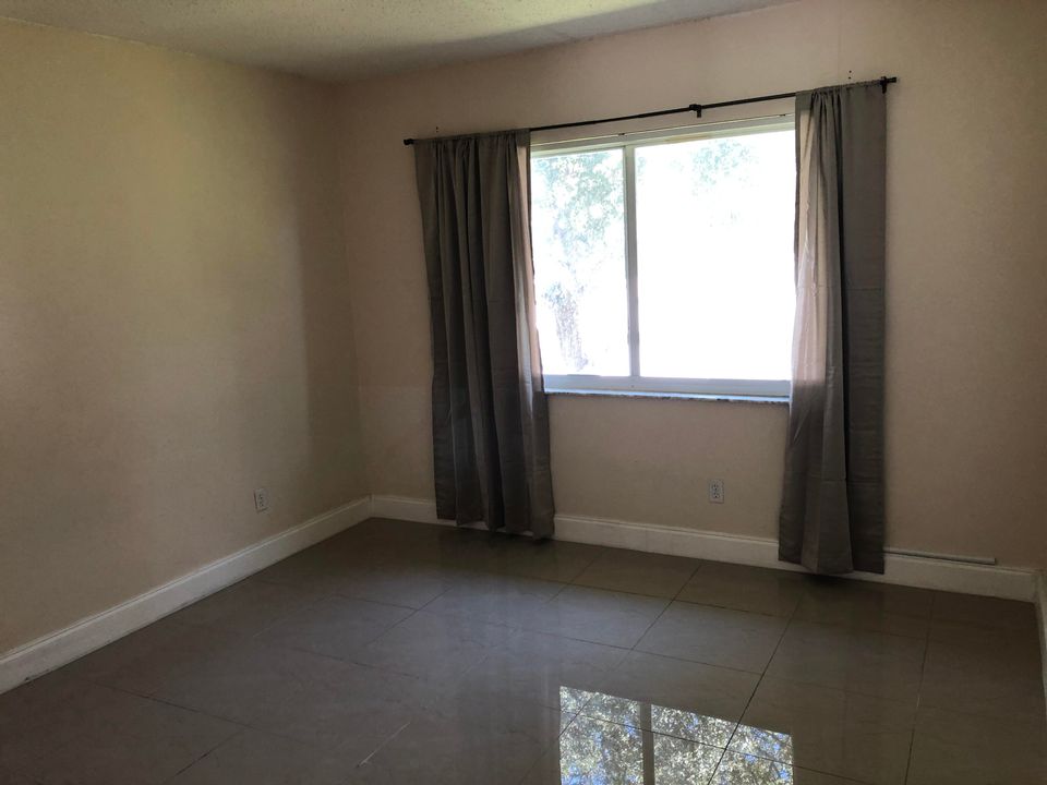 For Rent: $1,675 (1 beds, 1 baths, 700 Square Feet)