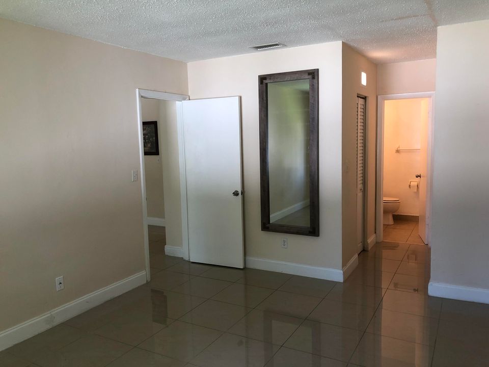 For Rent: $1,675 (1 beds, 1 baths, 700 Square Feet)