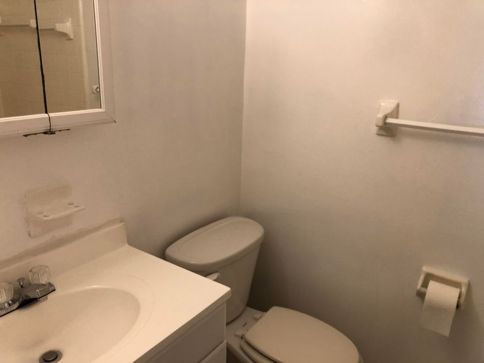 For Rent: $1,675 (1 beds, 1 baths, 700 Square Feet)