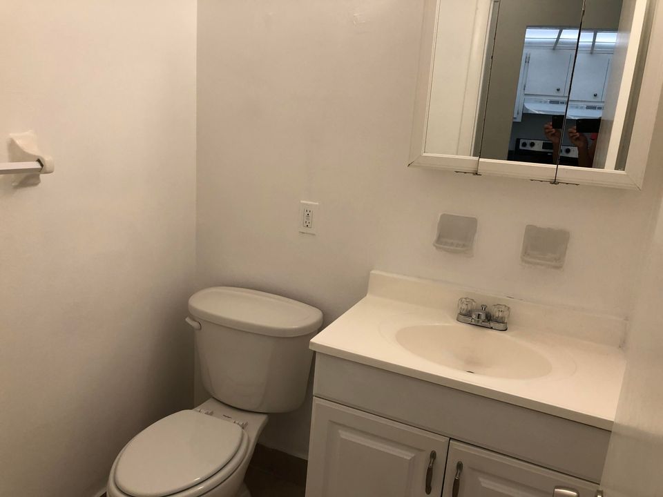 For Rent: $1,675 (1 beds, 1 baths, 700 Square Feet)