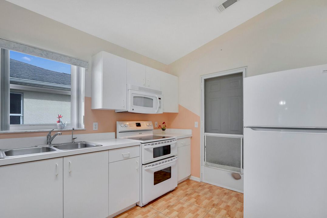 For Sale: $177,000 (2 beds, 2 baths, 1530 Square Feet)