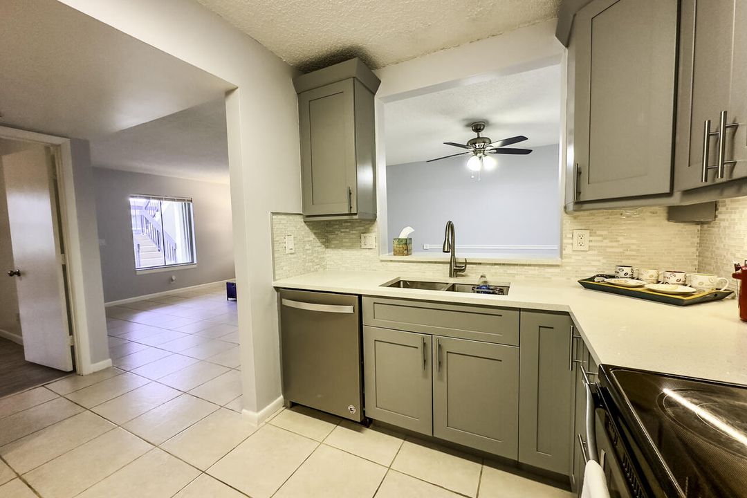 For Rent: $2,450 (2 beds, 2 baths, 980 Square Feet)