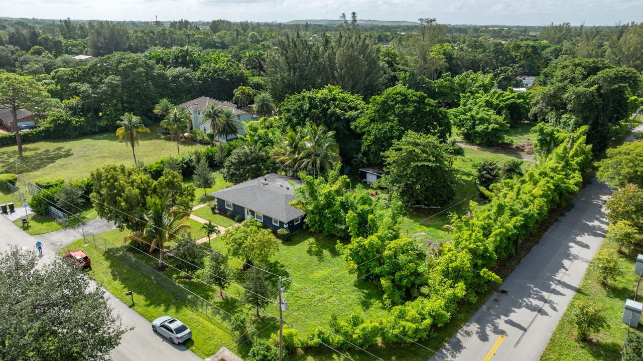 Active With Contract: $749,999 (3 beds, 2 baths, 1500 Square Feet)