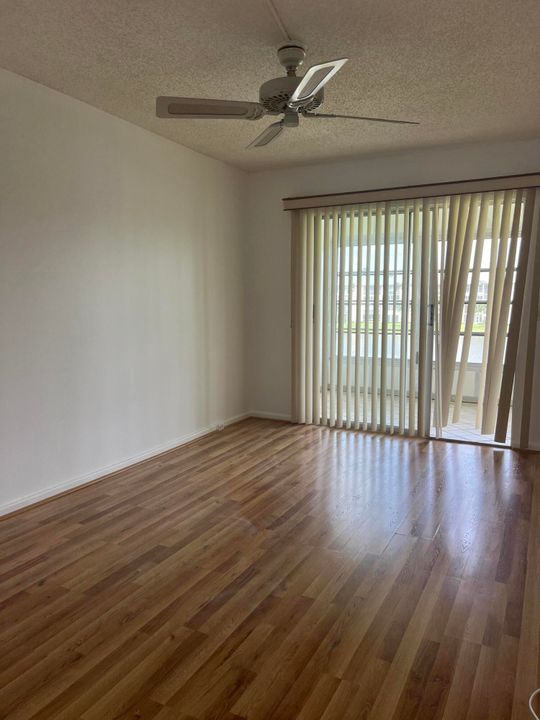 For Rent: $1,750 (2 beds, 1 baths, 861 Square Feet)