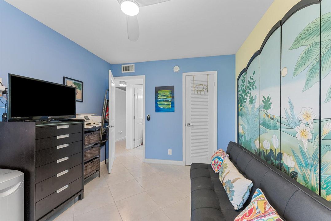 Active With Contract: $225,000 (2 beds, 2 baths, 840 Square Feet)