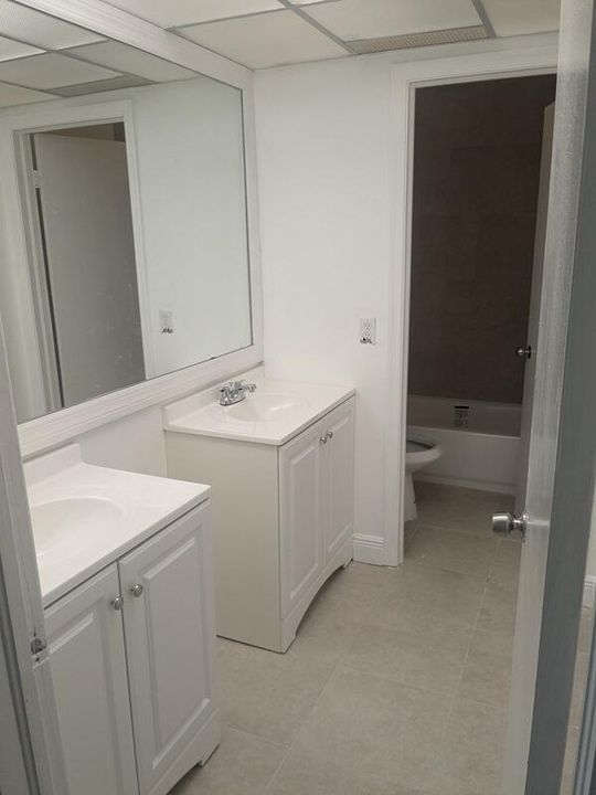 Active With Contract: $1,800 (2 beds, 1 baths, 1434 Square Feet)