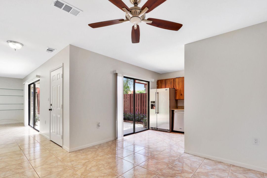 Active With Contract: $2,499 (2 beds, 2 baths, 1184 Square Feet)