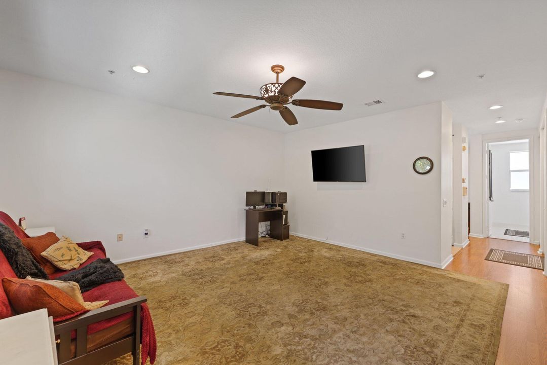 For Sale: $439,000 (3 beds, 3 baths, 1880 Square Feet)