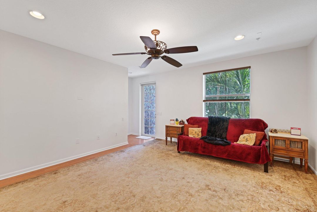 For Sale: $439,000 (3 beds, 3 baths, 1880 Square Feet)