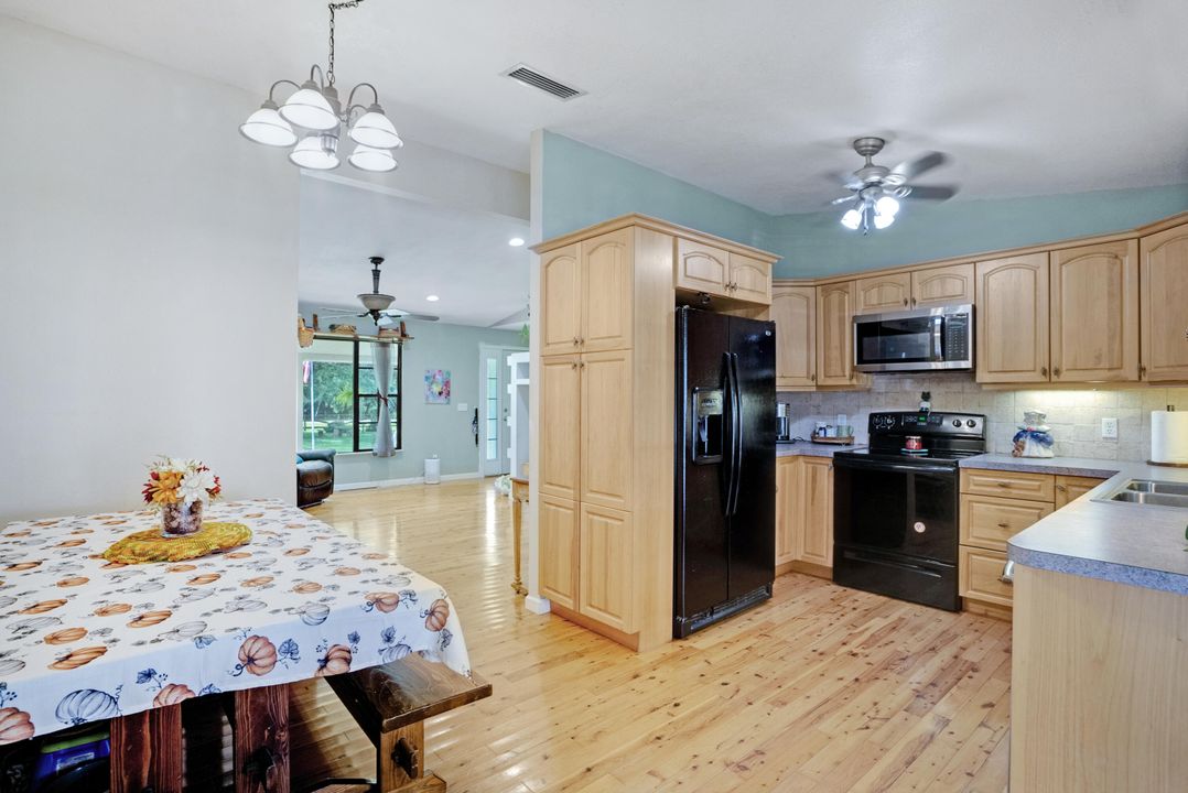 For Sale: $649,000 (3 beds, 2 baths, 1176 Square Feet)