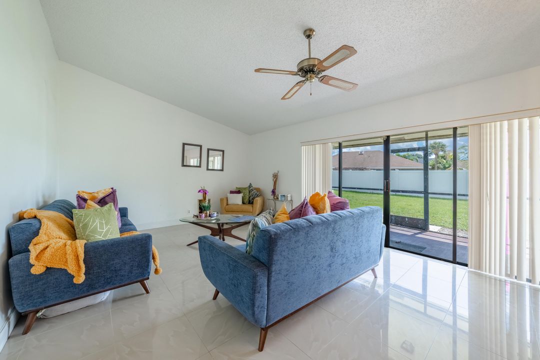 Active With Contract: $440,000 (3 beds, 2 baths, 1301 Square Feet)