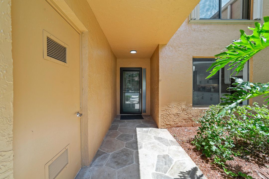 Active With Contract: $339,900 (2 beds, 2 baths, 1380 Square Feet)