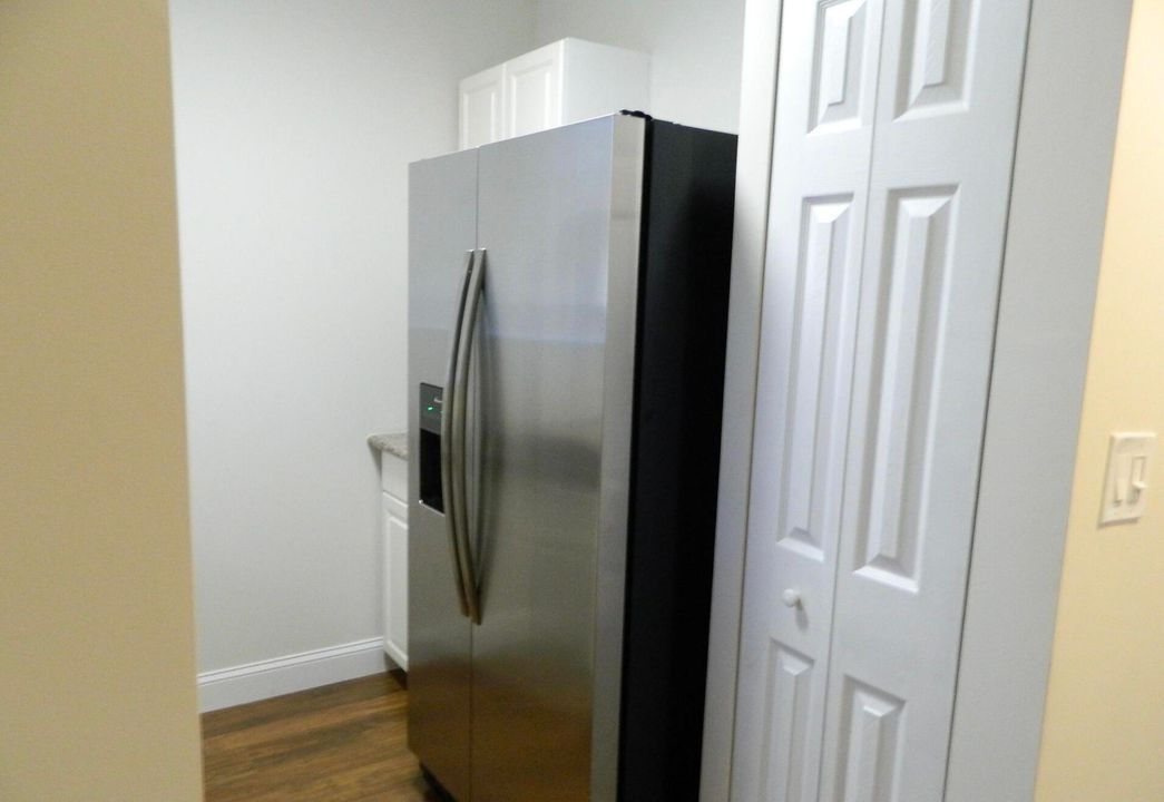 For Sale: $125,000 (1 beds, 1 baths, 616 Square Feet)