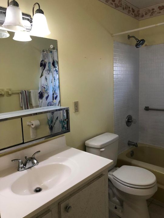 For Sale: $125,000 (1 beds, 1 baths, 662 Square Feet)