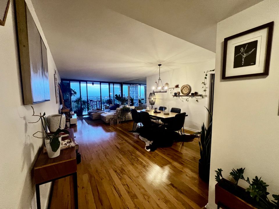 Active With Contract: $2,200 (2 beds, 2 baths, 1206 Square Feet)