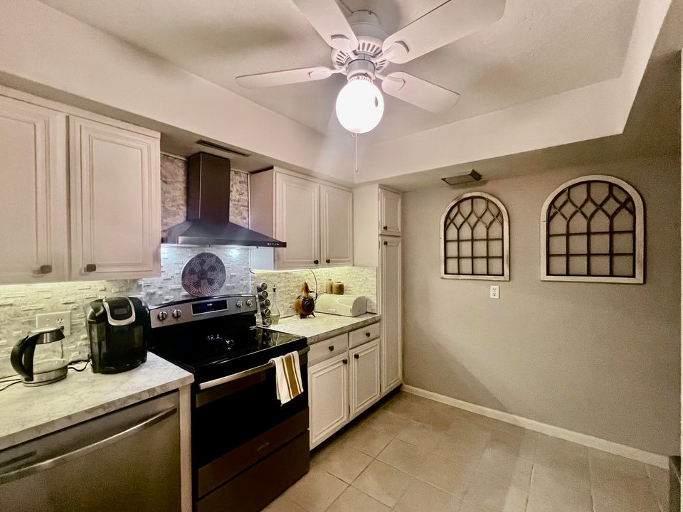 Active With Contract: $2,200 (2 beds, 2 baths, 1206 Square Feet)