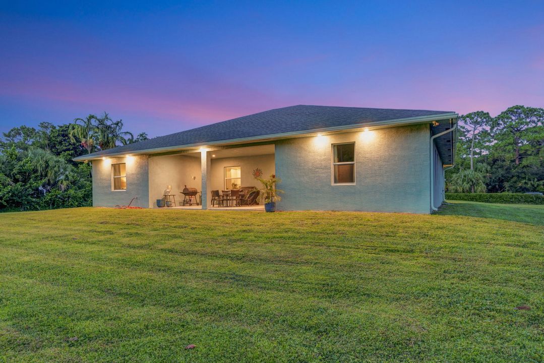 Active With Contract: $1,164,300 (4 beds, 3 baths, 2702 Square Feet)