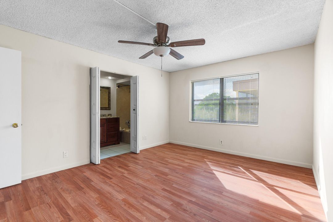 For Rent: $2,000 (2 beds, 2 baths, 918 Square Feet)