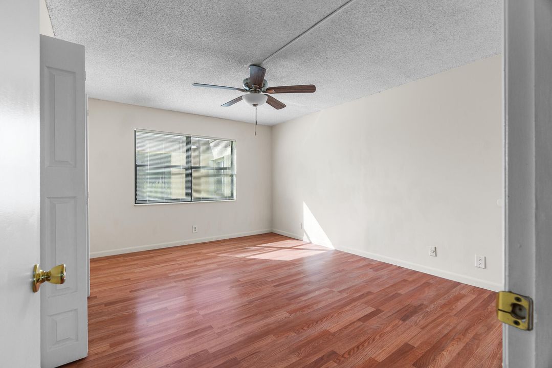 For Rent: $2,000 (2 beds, 2 baths, 918 Square Feet)