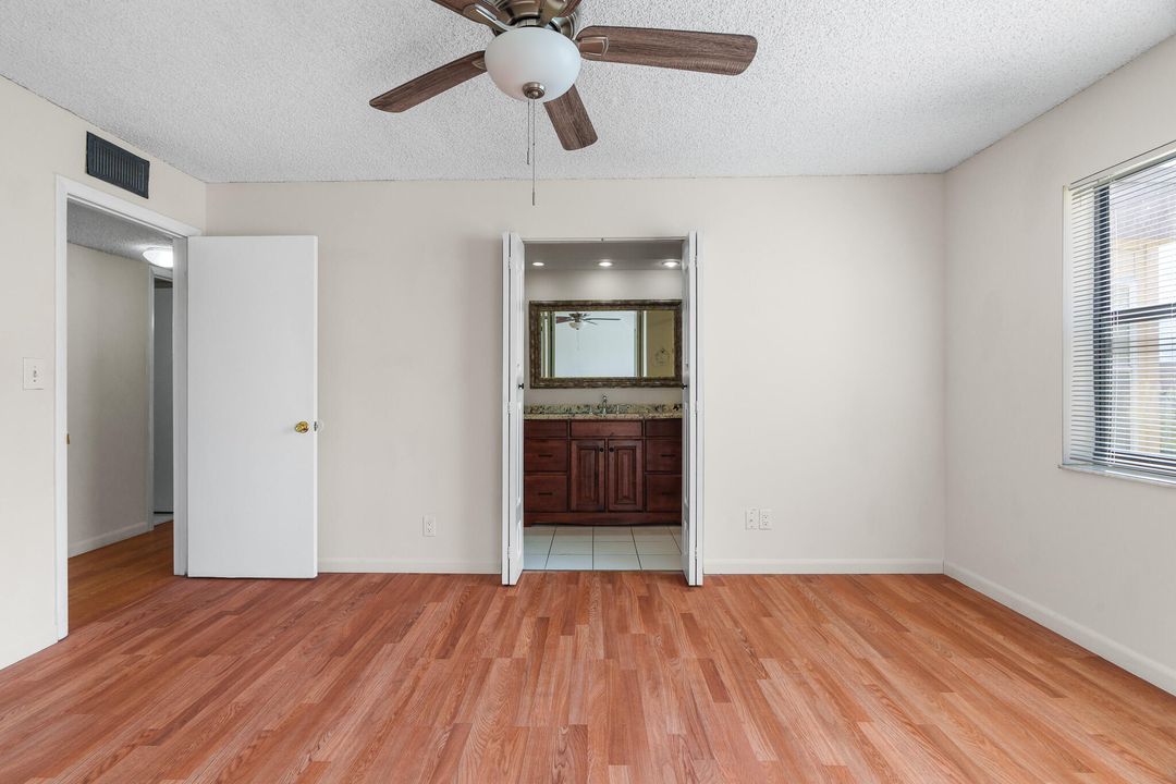 For Rent: $2,000 (2 beds, 2 baths, 918 Square Feet)