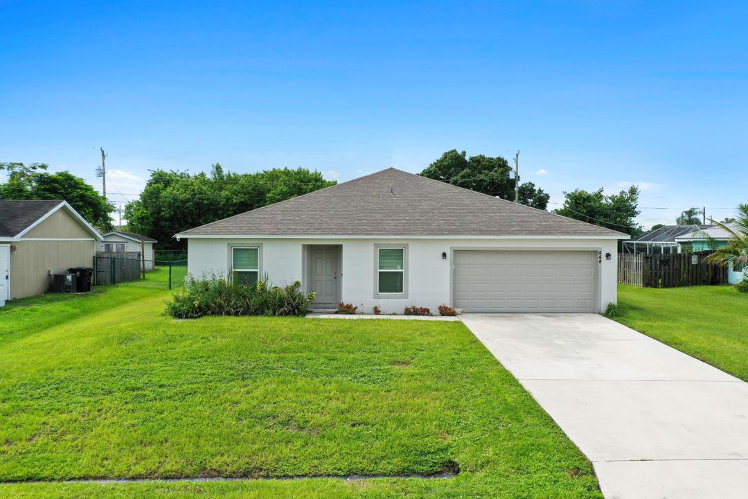 For Sale: $389,900 (4 beds, 2 baths, 1806 Square Feet)