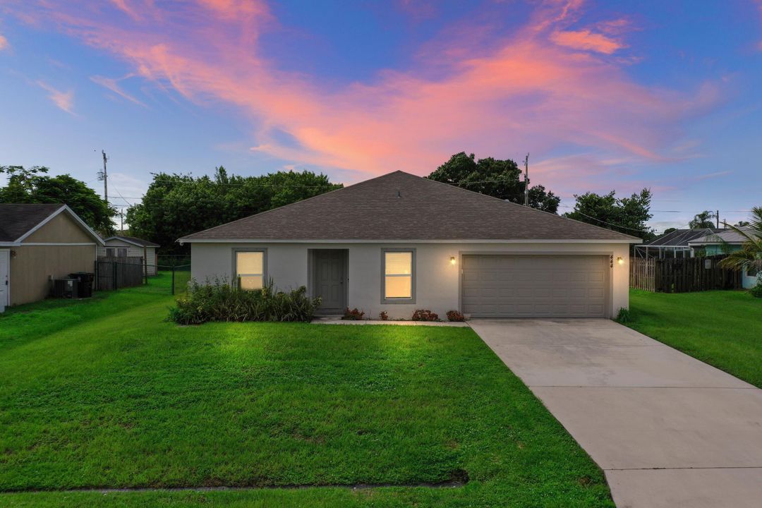 For Sale: $389,900 (4 beds, 2 baths, 1806 Square Feet)