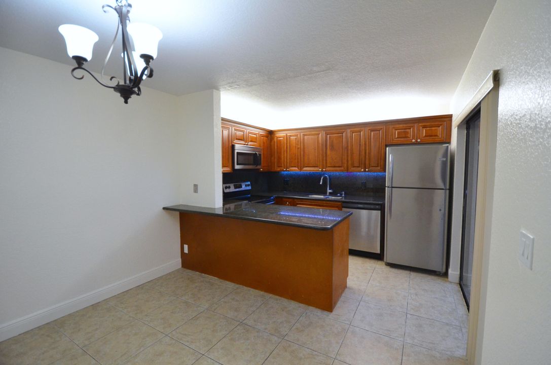 Active With Contract: $2,200 (2 beds, 2 baths, 1232 Square Feet)