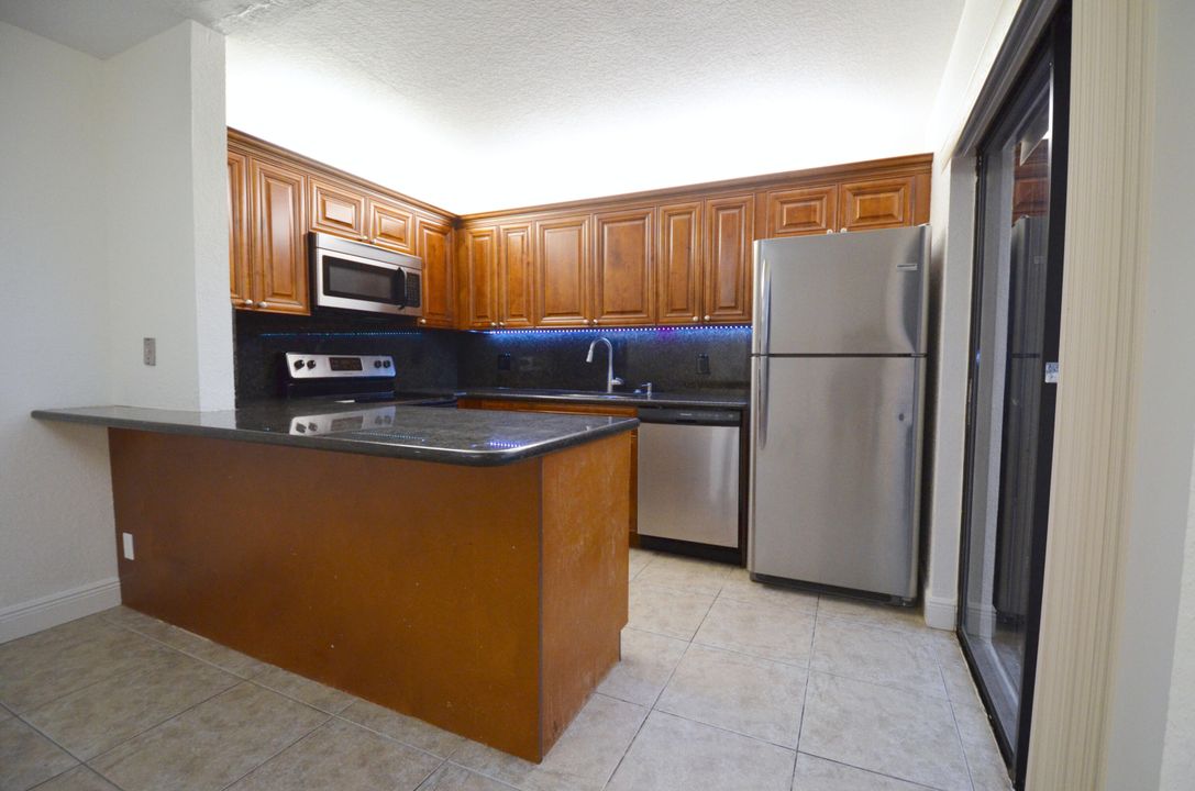 Active With Contract: $2,200 (2 beds, 2 baths, 1232 Square Feet)