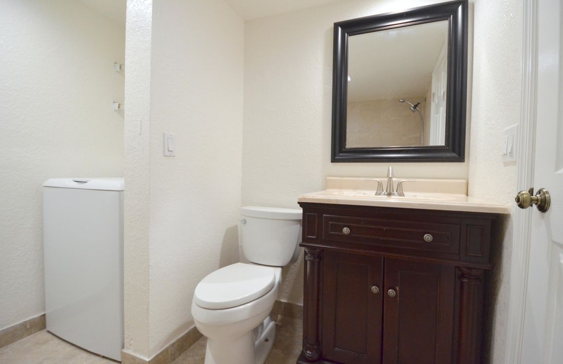 Active With Contract: $2,200 (2 beds, 2 baths, 1232 Square Feet)