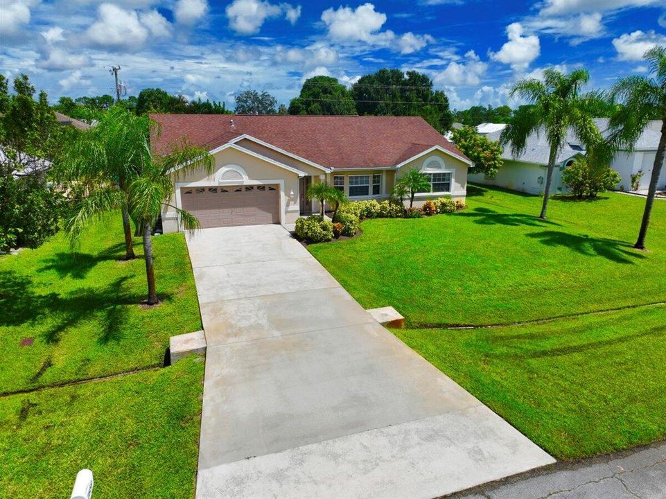 For Sale: $489,900 (3 beds, 2 baths, 1915 Square Feet)