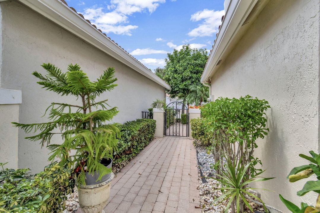 For Sale: $489,900 (3 beds, 2 baths, 1595 Square Feet)