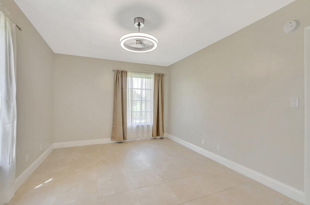 For Sale: $249,000 (2 beds, 2 baths, 936 Square Feet)