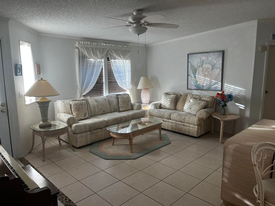 For Sale: $269,000 (2 beds, 2 baths, 1284 Square Feet)