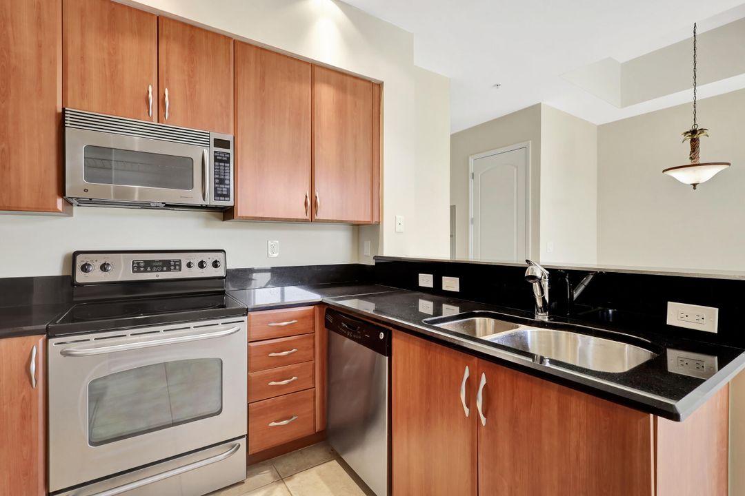 For Sale: $775,000 (2 beds, 2 baths, 1234 Square Feet)