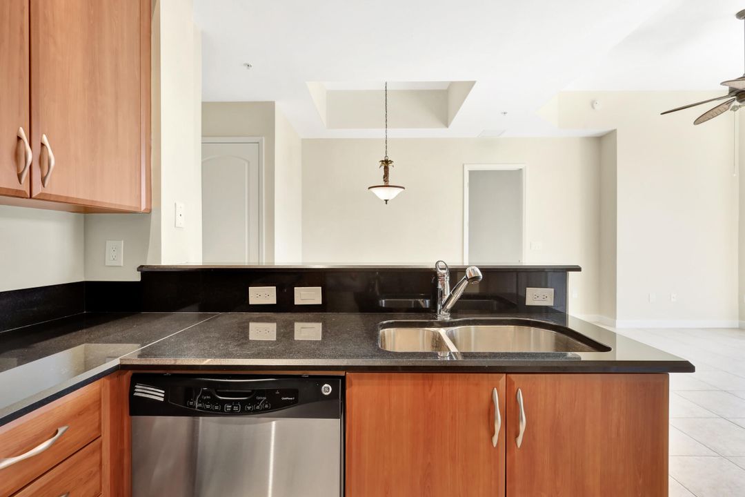 For Sale: $775,000 (2 beds, 2 baths, 1234 Square Feet)