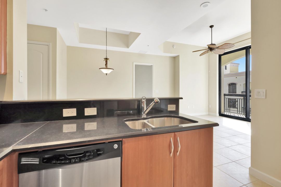 For Sale: $775,000 (2 beds, 2 baths, 1234 Square Feet)