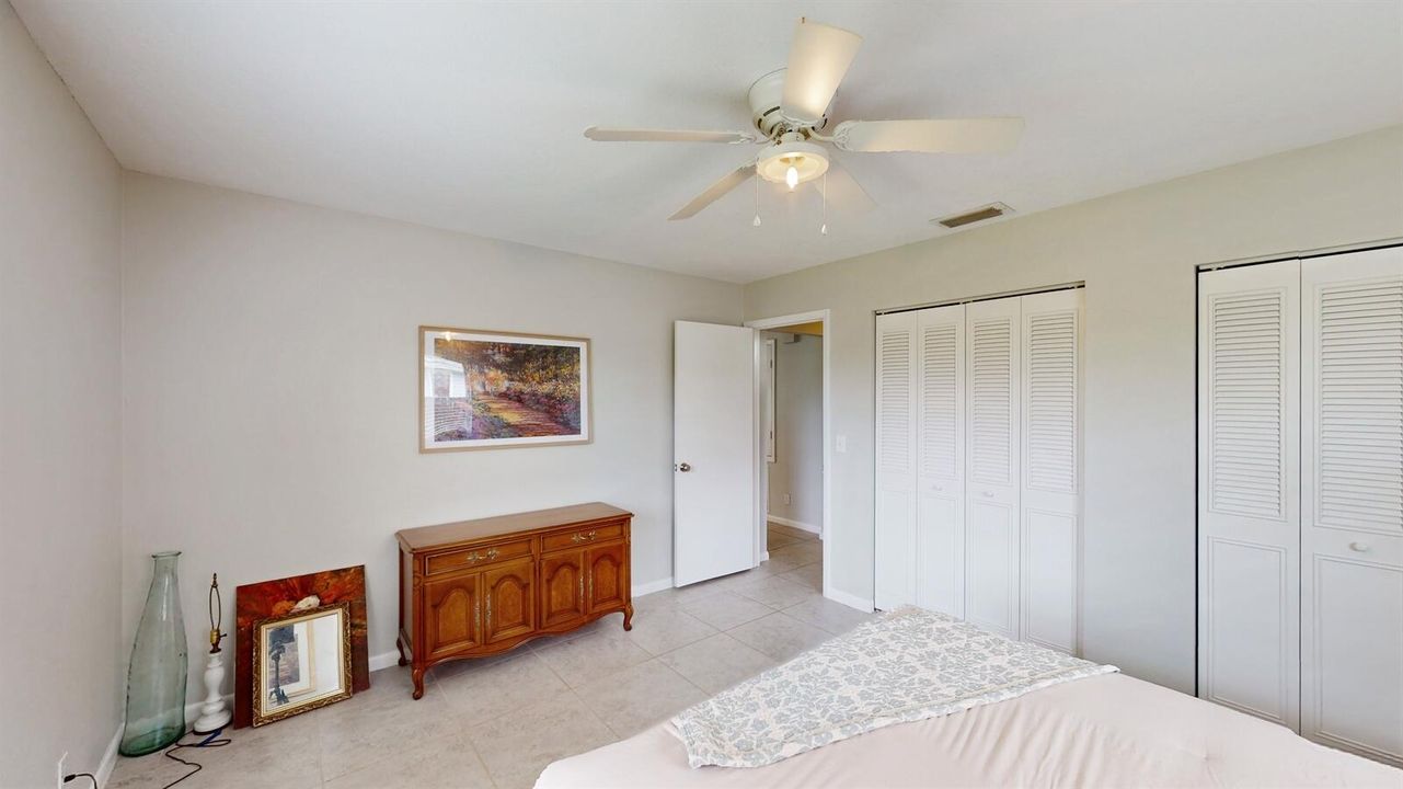 For Sale: $319,000 (2 beds, 1 baths, 1275 Square Feet)