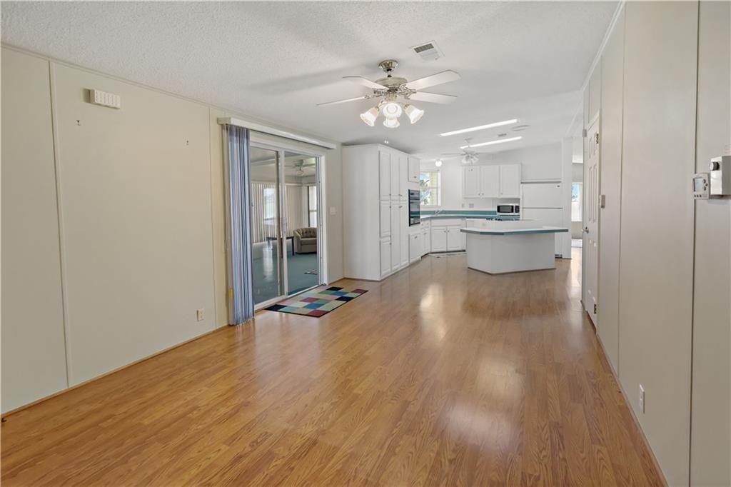 For Sale: $265,000 (2 beds, 2 baths, 1384 Square Feet)