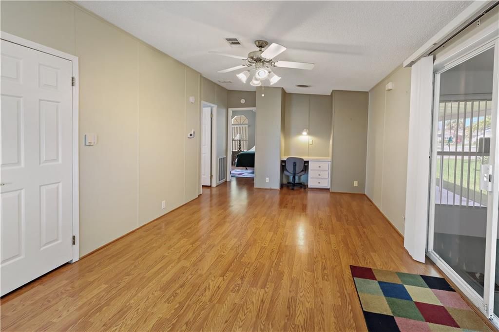 For Sale: $265,000 (2 beds, 2 baths, 1384 Square Feet)