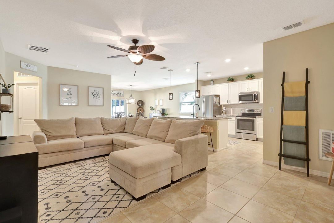 For Sale: $439,000 (4 beds, 2 baths, 1874 Square Feet)