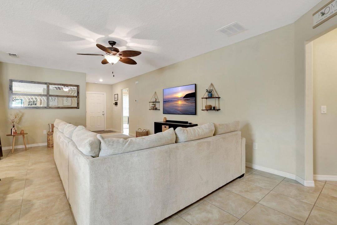 For Sale: $439,000 (4 beds, 2 baths, 1874 Square Feet)